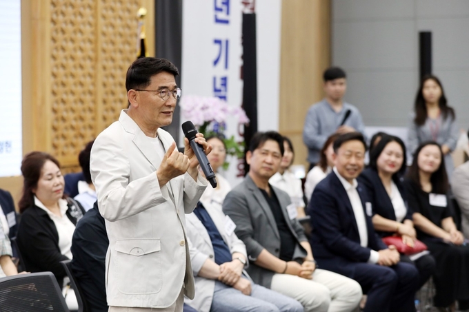 3일 수원시청에서 김기정 수원시의회 의장이 인사말을 하고 있다. (사진=수원시의회 제공)