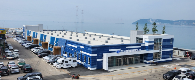 인천 옹진군 영흥면 진두항 영흥수협 회센터 모습. ( 사진 = 인천시 제공 )