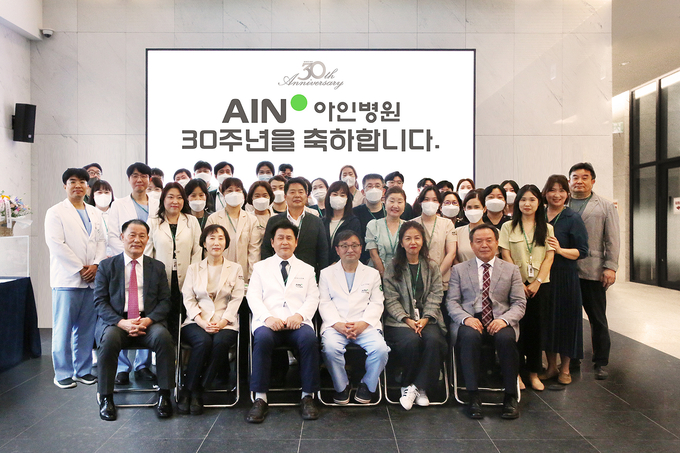 지난 4일 아인병원이 개원 30주년을 맞아 기념행사를 진행하고 있다. ( 사진 = 아인여성병원 제공 )