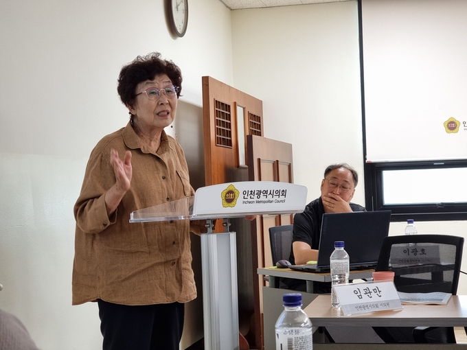 한인덕 월미도 원주민 귀향대책위원장이 발언하고 있다. ( 사진 = 김민지 기자 )