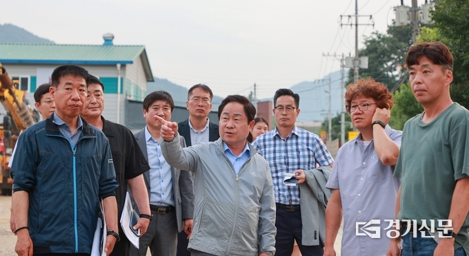 주광덕 남양주시장은 지난해 당선 후 관내 마을을 방문해 현장의 소리를 들어 온 '진심소통 1박2일' 프로젝트를 2년 차에도 추진하고 있다. 주 시장은 지난 6일 수동면 마을회관에서 숙박하며 주민들과 소통하는 등 앞으로 매달 현장을 찾아 1박2일 소통 행보를 이어갈 예정이다. (사진=남양주시 제공)