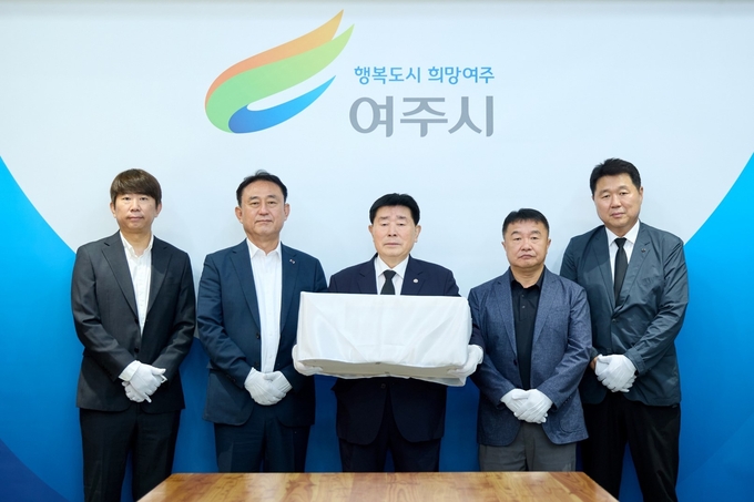 여주시는 한국전쟁 민간인희생자 유골 발굴 12년 만에 첫 유가족을 찾아 유해 일부를 인계했다. (사진=여주시 제공)