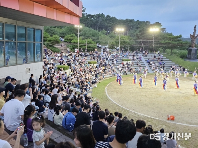 안성 바우덕이 밤마실 공연 모습. (사진=안성시 제공)
