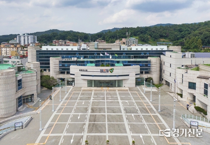 남양주시는 관내 청년예술인들이 다양한 예술활동의 기회를 확산하기 위해 창작 지원금을 지원한다. 창작지원금은 19세~34세 이하인 남양주시에 거주하고, 과거 문예기금 수혜 이력이 없는 청년으로 공연·시각·문학 창작에 필요한 지원금 500만 원씩이 지원 된다. (사진=남양주시 제공)