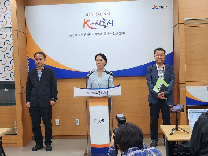 고미경 평생교육원장은 18일 시청 브리핑룸에서 언론브리핑을 열고, 7. 3. 조직 개편에 따른 시흥시 도서관 운영 방향을 발표했다.(사진=김원규 기자).