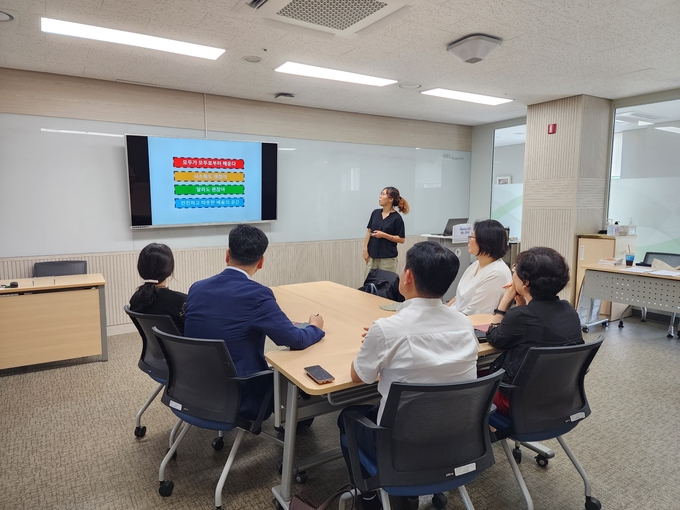 광명시는 종합사회복지관 6개소를 대상으로 ‘인권친화적 조직문화 조성을 위한 인권교육’을 실시하고 있다. (사진=광명시의회 제공)