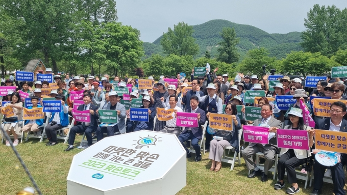 가평군은 관계자들이 맞손 토크를 하고 있다. (사진=가평군 제공)
