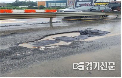 파손된 도로(사진=최승혁 시의원)