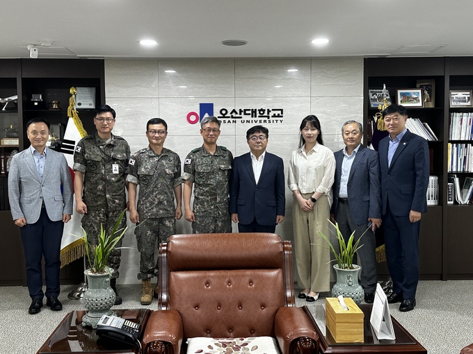 오산대가 전투드론과 육군 700특공연대와 산학 협력을 통한 교육 시스템 공유하기로 했다.(사진=오산대 전투드론과, 육군 700특공연대 관계자/오산대 제공)