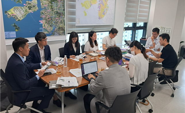 지난 18일 열린 PM 안전관리 개선을 위한 간담회에서 시, ㈜LG전자, 5개 공유 개인형이동장치 관계자들이 의견을 나누고 있다. ( 사진 = 인천시 제공 )