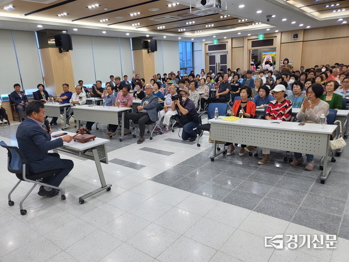 대덕면 주민자치회 주민총회 모습(사진=안성시 제공)