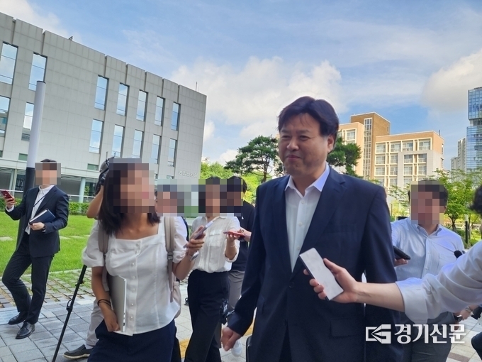  27일 수원지검에 출석한 김용 전 민주연구원 부원장. (사진=박진석 기자)