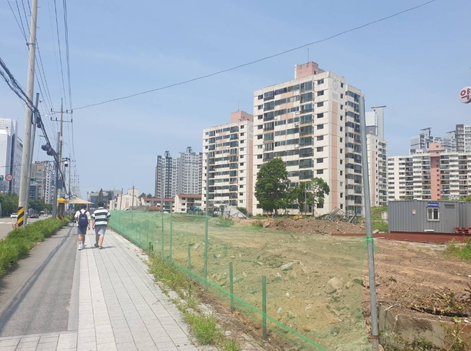 30일 오전 매탄주공4·5단지 인근 보도. (사진=나규항 기자)