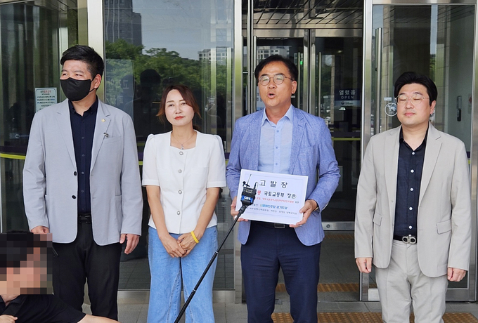 더불어민주당 경기도당은 1일 원희룡 국토교통부 장관을 직권남용죄에 이어 국가재정법 등 위반으로 공수처에 추가 고발했다. (사진=더불어민주당 경기도당 제공)