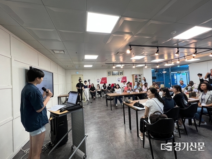  KOICA 글로벌 연수생들이 분당판교청소년수련관을 찾아 청소년들간의 교류 활동이 진행되고 있다. (사진=성남시청소년재단 제공)