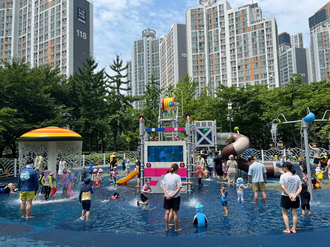 인천 서구가 운영하고 있는 가정어린이공원 물놀이장. ( 사진 = 서구 제공 )