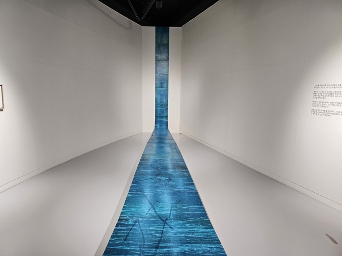 사물의 바다, 2023, 종이에 채색, 꼴라주, 각 71×48cm×63cm, 78×48×71cm, 84×114×78cm, 89×114×84cm, ×198×143×89cm, 55×89×45cm, 63×89×55cm, 52cm×45cm, 45×45cm (총 14점). (사진=고륜형 기자)