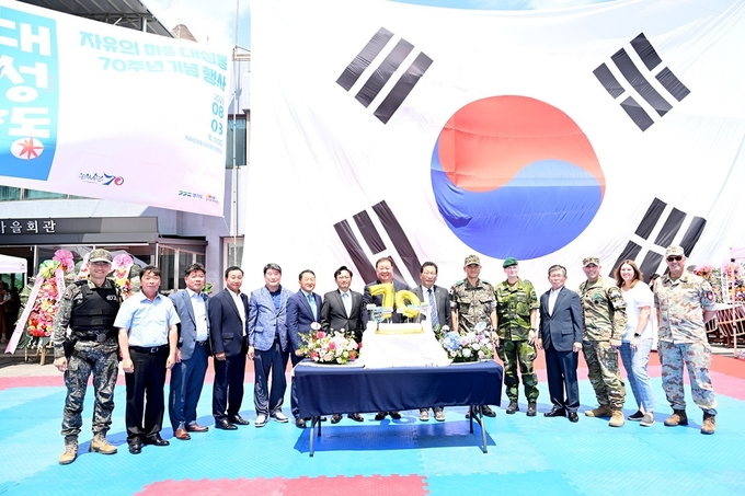 김경일 파주시장 (중앙) 1사단장 등 인사들이 참석했다. (사진=파주시 제공)