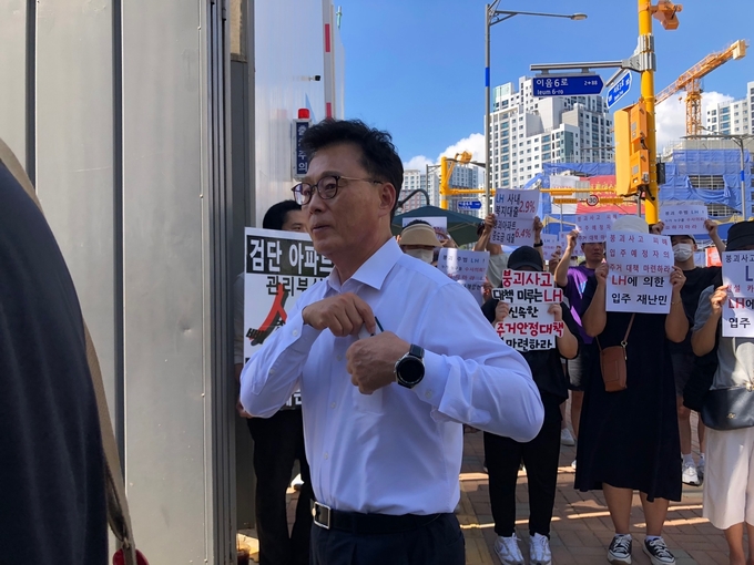 4알 박광온 더불어민주당 원내대표가 인천 검단 AA13-2블록 공동주택사업 현장을 방문하고 있다. ( 사진 = 박소영 기자 )