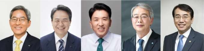 (왼쪽부터) 윤종규 KB금융지주 회장, 진옥동 신한금융지주 회장, 함영주 하나금융지주 회장, 임종룡 우리금융지주 회장, 이석준 NH농협금융 회장. (사진=경기신문 DB)