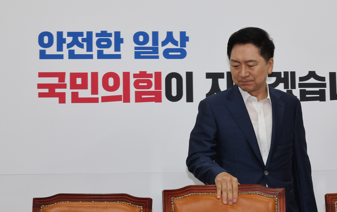 국민의힘 김기현 대표가 7일 오전 서울 여의도 국회에서 열린 최고위원회의에 참석하고 있다.