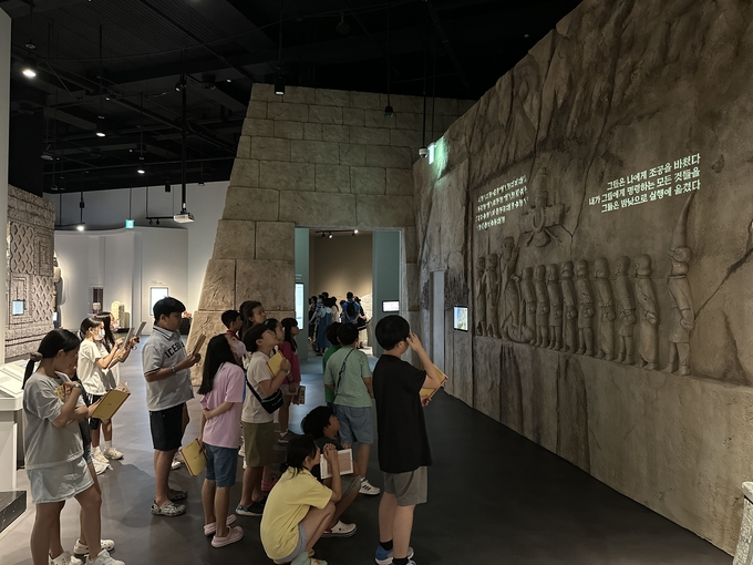 '박물관 탐험대: 쐐기 문자' 프로그램 운영 모습. ( 사진 = 국립세계문자박물관 제공 )