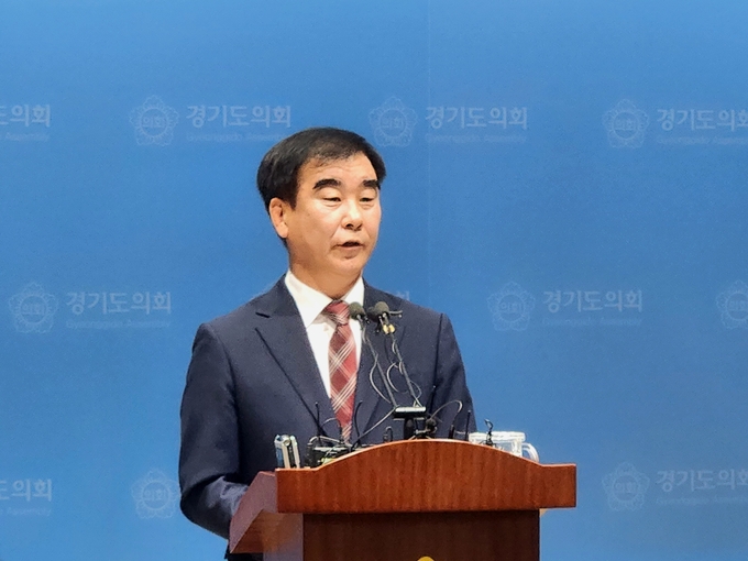 9일 오전 경기도의회 브리핑룸에서 염종현 경기도의회 의장이 취임 1주념 기자회견을 열고 소회를 밝히고 있다. (사진=이유림 기자) 