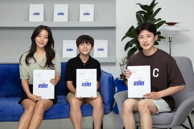 경기도의회 웹드라마 ‘터치’ 주연 배우들. 왼쪽부터 고우리·이경훈·임지규 배우. (사진=경기도의회 제공)