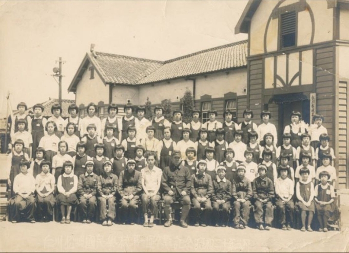 1944년 9월 인천 송현공립초등학교 6 학년 여학생 사진. ( 사진 = 식민지역사박물관 제공 )