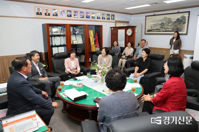 안성시의회가 경기도 시·군의회 여성의장단 간담회를 개최하고 있다. (사진=안성시의회 제공)