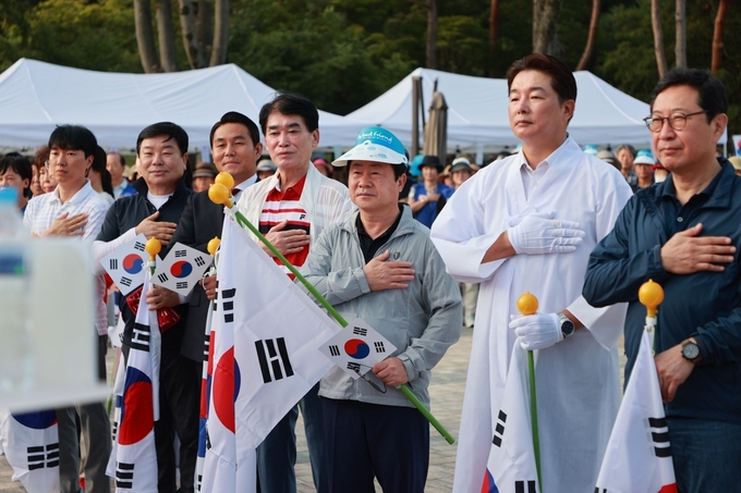 한국자유총연맹 남양주시 주관으로 진행된 제78주년 광복절 기념식 및 제27회 평화통일기원 시민걷기대회가 15일 이석영광장에서 개최됐다.(사진=남양주시 제공)