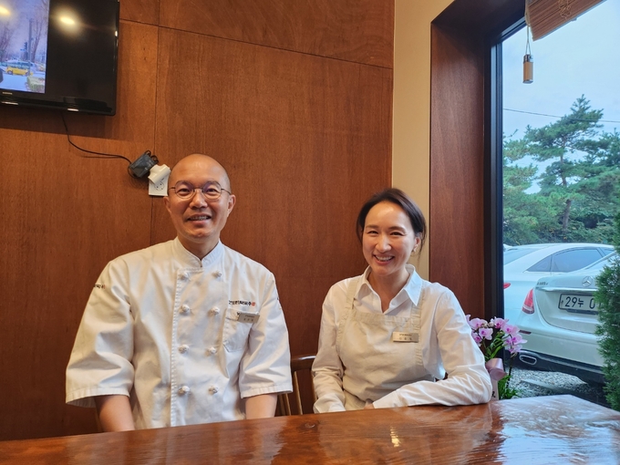 ‘고기리막국수’ 김윤정·유수창 대표. (사진=용인시 제공)