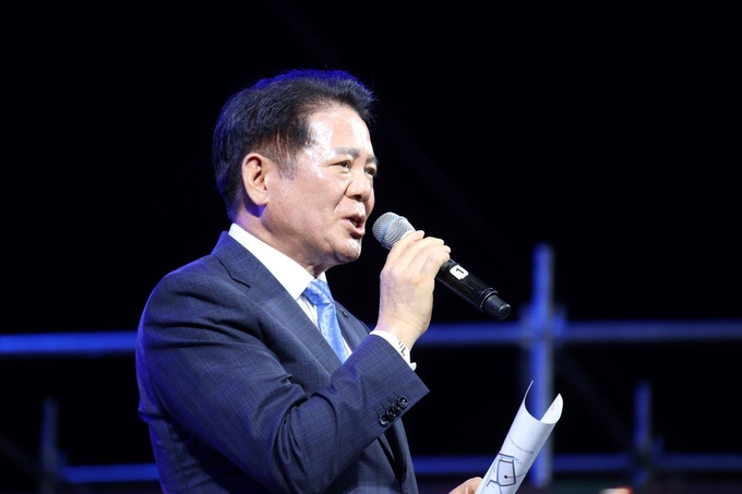 최대호 안양시장이 '8·15 광복 기념음악회'에 참석해 인사말을 하고 있다. (사진=안양시 제공)