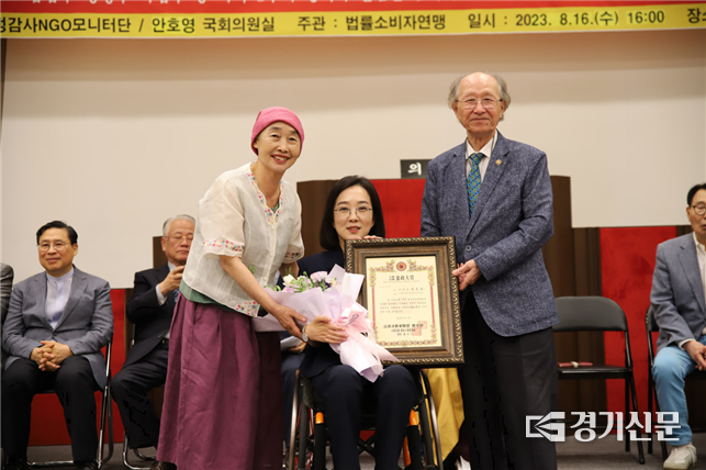 최혜영 의원이 대한민국 헌정대상을 수상k고 있다. (사진=최혜영 의원사무실 제공)