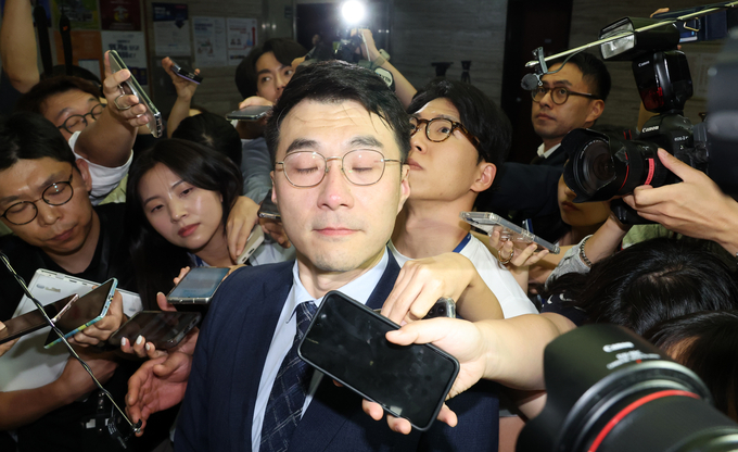 17일 국회 윤리특별위원회에서 김남국 의원이 나오고 있다. 윤리특위는 거액의 가상자산 보유 논란으로 더불어민주당을 탈당한 김남국 의원 징계안을 심사한다.