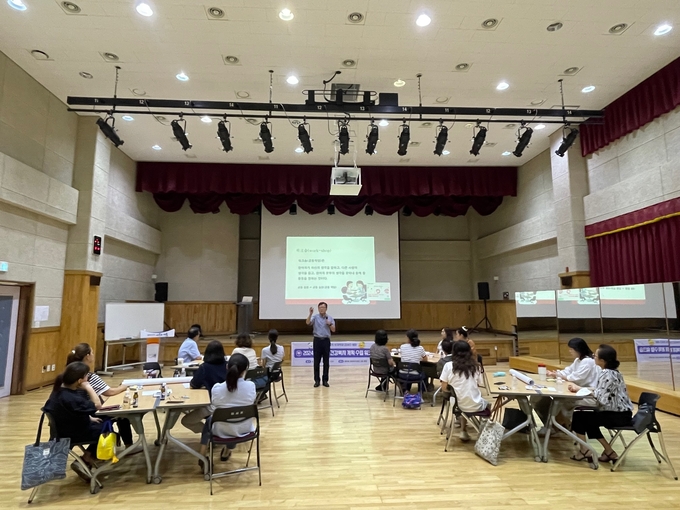 시흥시 매화동 행정복지센터는 지난 18일 주민주도 2024년 마을건강복지계획 수립을 위한 워크숍 ‘마을건강+복지사각지대 ZERO 매화’를 실시했다. (사진=시흥시 제공)