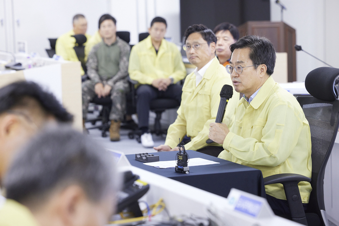 21일 오전 경기도청 전시종합상황실에서 열린 2023년 을지연습 최초 상황보고 회의에서 김동연 경기도지사가 당부말을 하고 있다. (사진=경기도 제공)