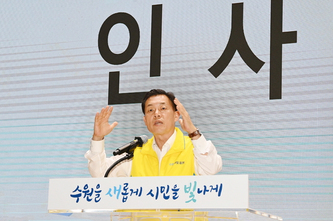 이재준 시장이 발대식에서 인사말을 하고 있다. (사진=수원시 제공)