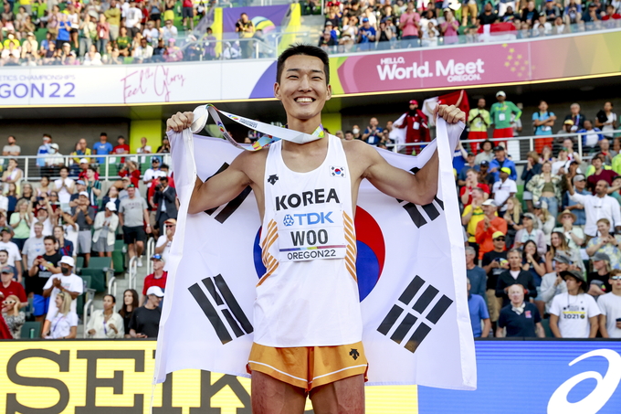 9월 23일부터 10월 8일까지 중국 항저우에서 열리는 2022 항저우 아시안게임 남자 높이뛰기에 출전하는 '스마일 점퍼' 우상혁(용인특례시청)의 모습. (사진=연합뉴스)