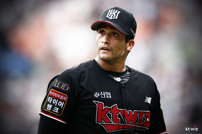 한국쉘석유주식회사는 22일 2023 KBO 리그 8월 쉘힐릭스플레이어 투수 부문에서 kt 위즈 윌리엄 쿠에바스가 선두를 달리고 있다고 밝혔다. (사진=kt 위즈 제공)