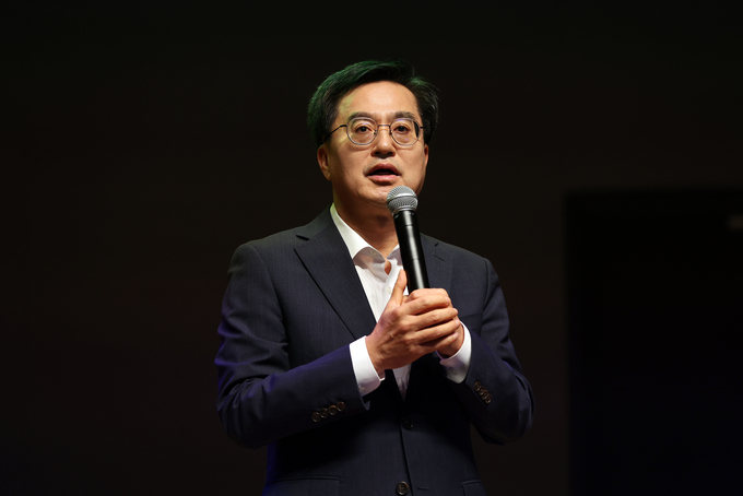 김동연 경기도지사가&nbsp;23일 도청에서 도 소속 안전보건관리책임자 등을 대상으로 실시한 중대산업재해 예방을 위한 법정 직무교육에서 사고 예방에 최선 다할 것을 당부했다. (사진=경기도 제공)