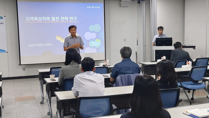 경기도농업기술원 작물연구 분야 중간 진도관리 평가회. (사진=경기도농업기술원 제공)