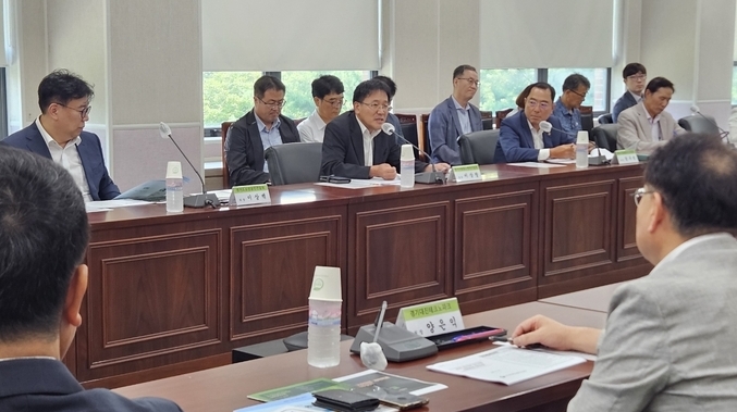 지난 25일 열린 2023년 제7회 경기지역 중소기업 지원협의회에서 이상창 경기중기청장이 발언하고 있다. (사진=경기지방중소벤처기업청 제공)
