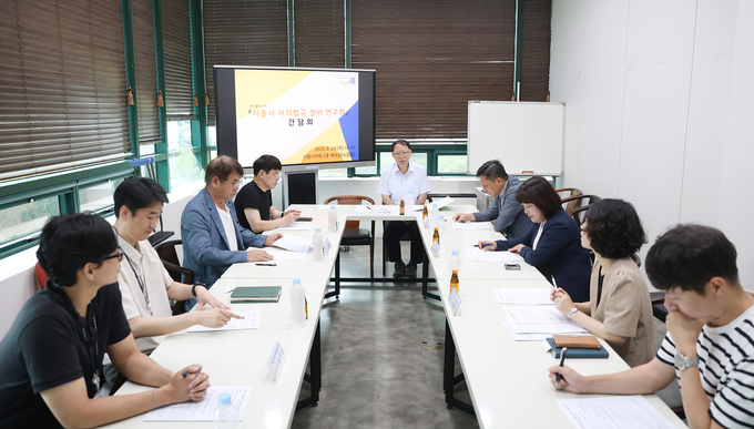 시흥시의회 의원 연구단체 ‘시흥시 자치법규 정비 연구회가 지난 24일 3차 연구 활동을 가졌다. (사진=시흥시의회 제공).