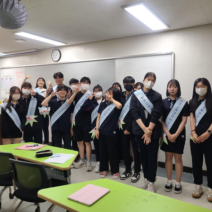  덕산고등학교 교육과정 이수지도팀 ‘SCA’ 학생들. (사진=덕산고등학교 제공)
