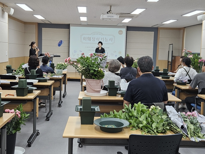 용인특례시가 화훼장식기능사 교육을 진행하고 있다. (사진=용인시 제공)
