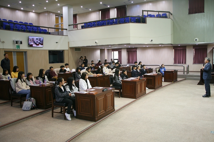 군포시의회가 코로나로 중단되었던 견학을 재게 한다. (사진=군포시의회 제공)