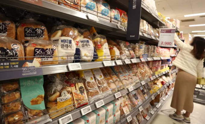 한 대형마트에서 장을 보는 시민. (사진=연합뉴스 제공)