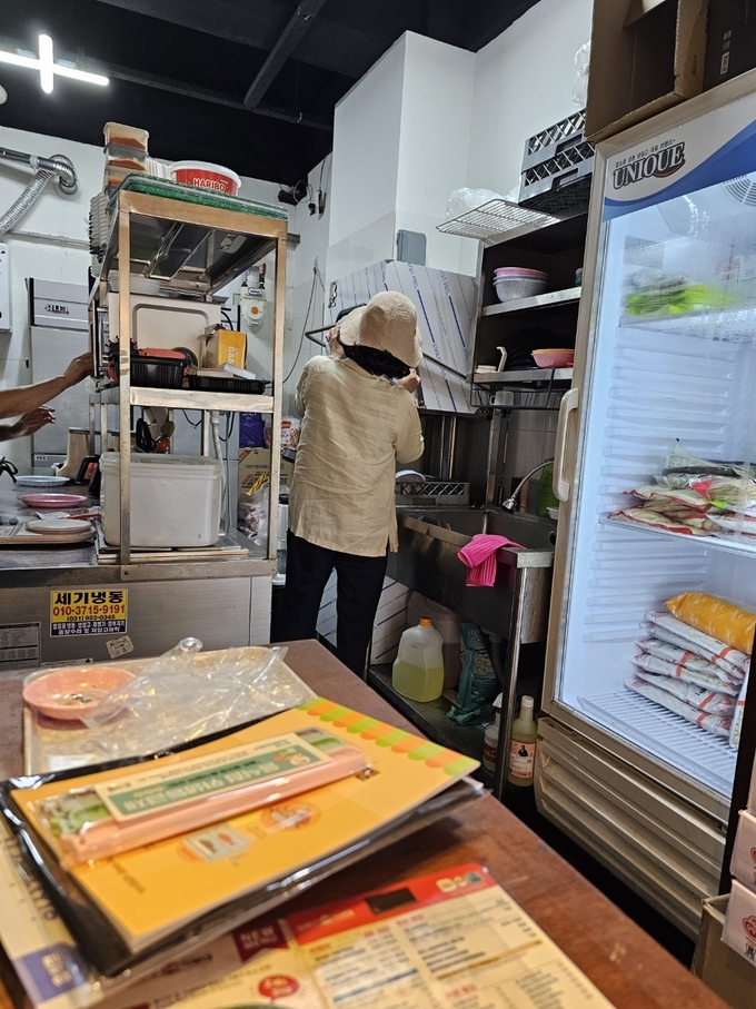 김포시가 9월 1일까지 ‘어린이 식품안전보호구역(Green Food Zone)’의 식품 조리시설의 위생 상태를 점검할 예정이다. (사진=김포시 제공)