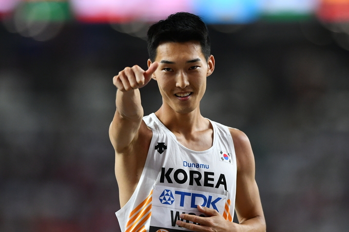 ‘스마일 점퍼’ 우상혁(용인특례시청)이 한국시간 9월 1일 오전 1시 48분 스위스 취리히에서 열리는 세계육상연맹 다이아몬드리그 남자 높이뛰기에서 한국 육상 첫 파이널 진출에 도전한다. 사진은 2023 부다페스트 세계육상선수권대회에 출전한 우상혁의 모습. (사진=연합뉴스)